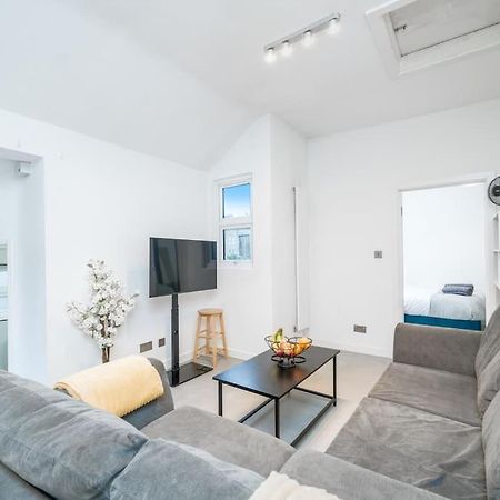 New 3Bed Stylish Apartment With Amazing Transport ロンドン エクステリア 写真
