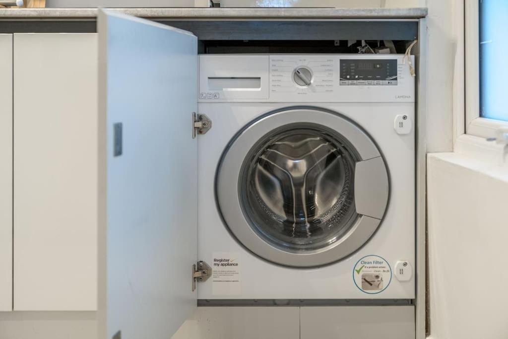 New 3Bed Stylish Apartment With Amazing Transport ロンドン エクステリア 写真