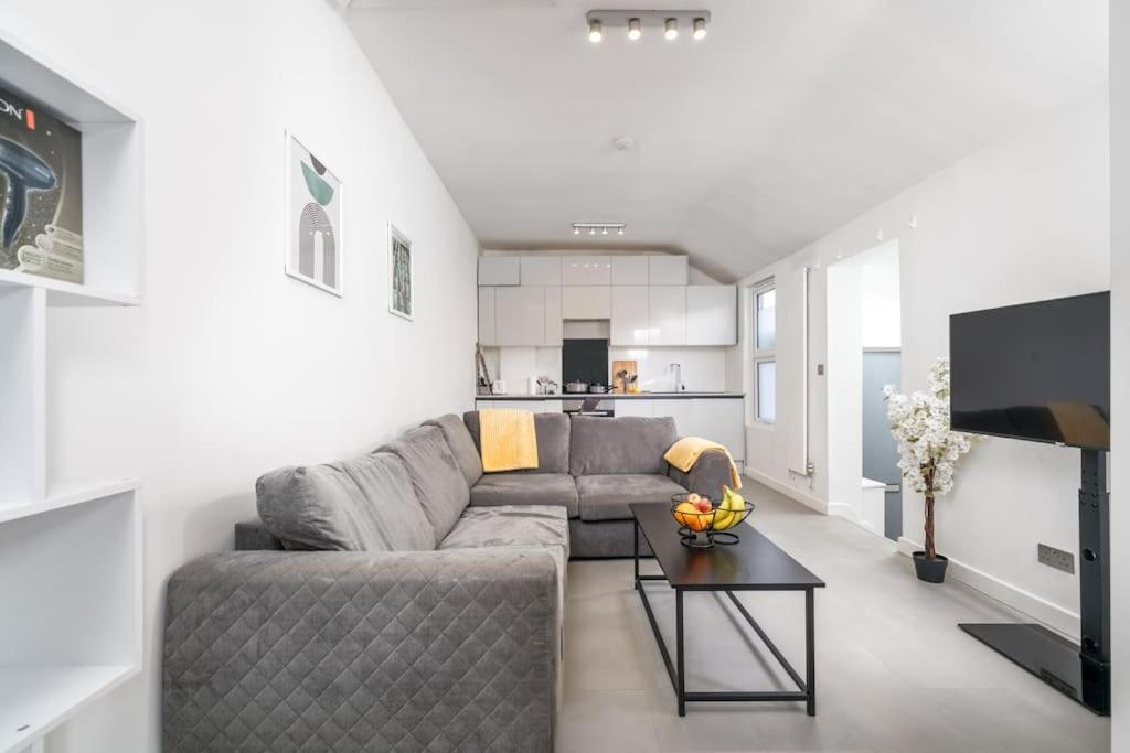 New 3Bed Stylish Apartment With Amazing Transport ロンドン エクステリア 写真
