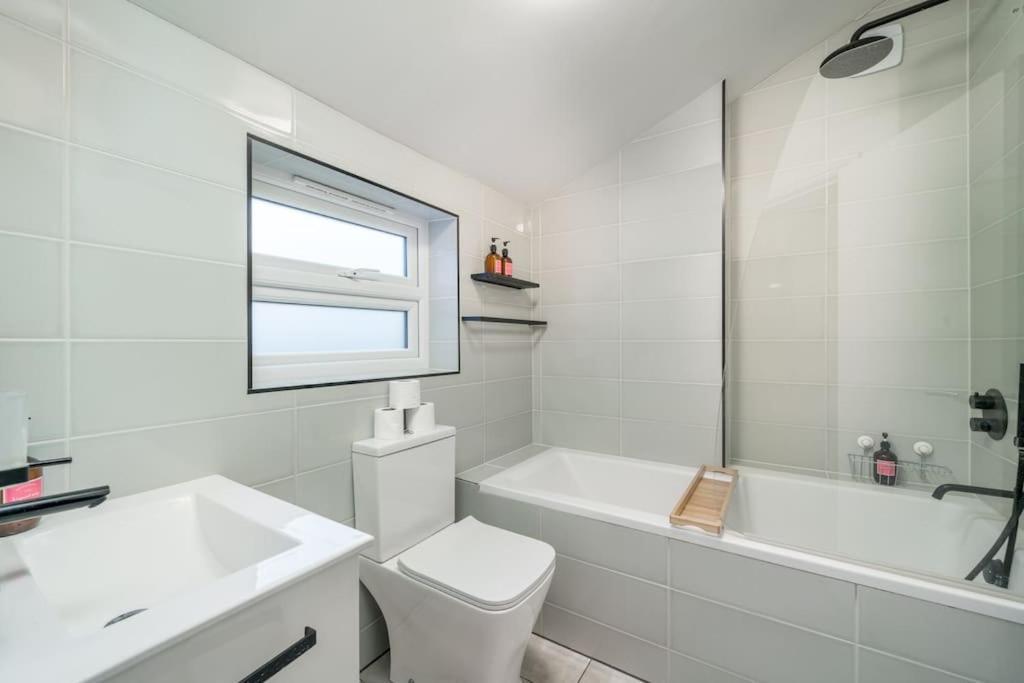 New 3Bed Stylish Apartment With Amazing Transport ロンドン エクステリア 写真
