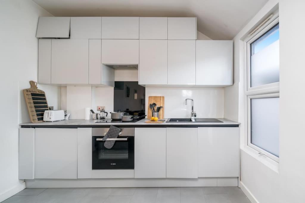 New 3Bed Stylish Apartment With Amazing Transport ロンドン エクステリア 写真