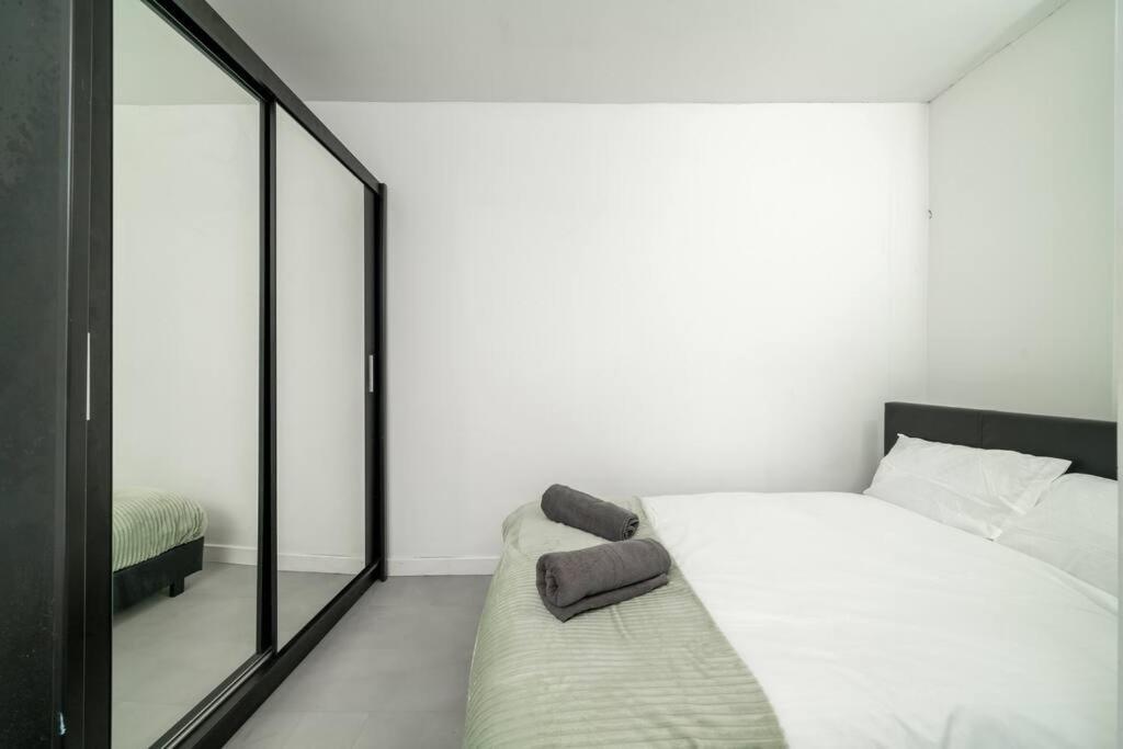 New 3Bed Stylish Apartment With Amazing Transport ロンドン エクステリア 写真